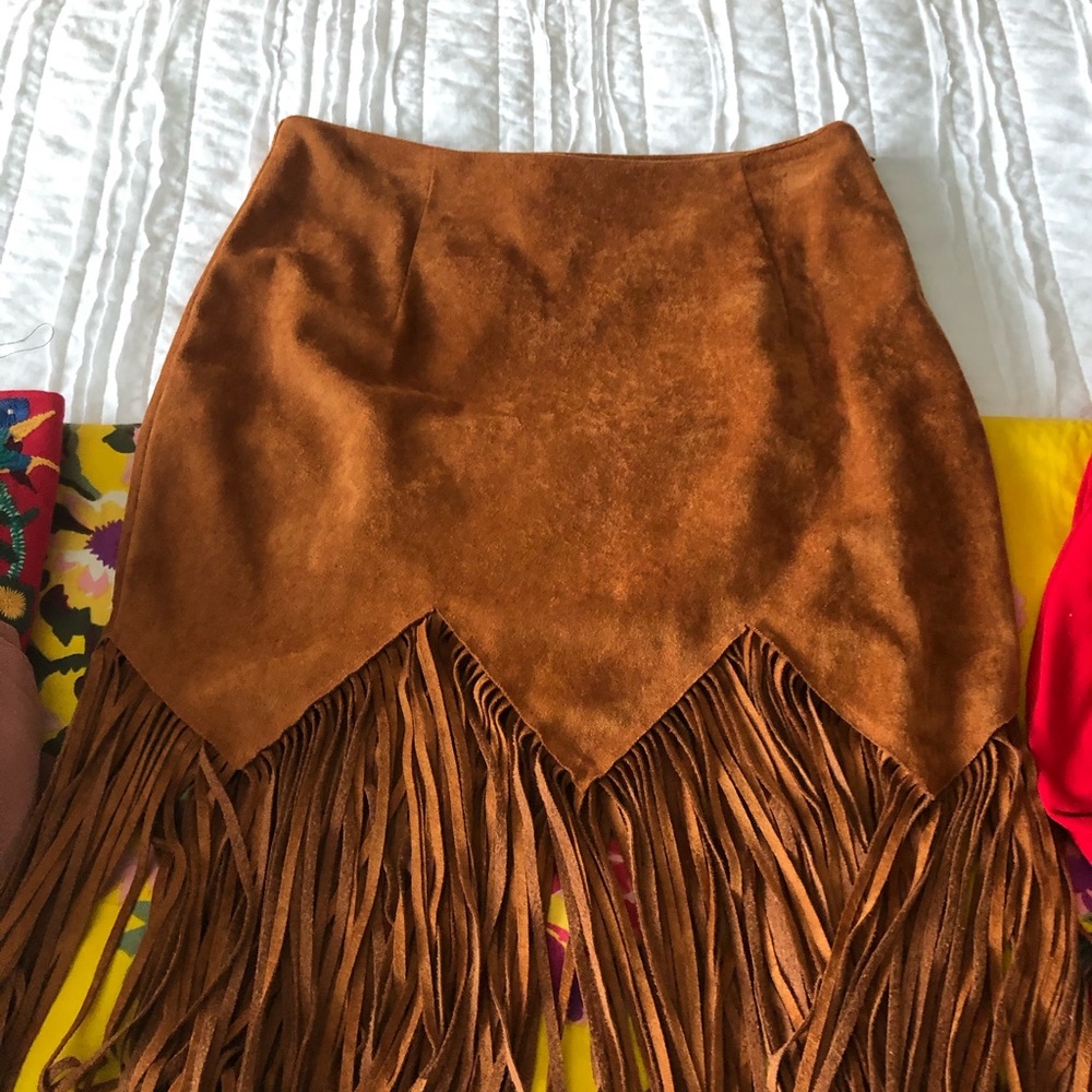 Suede skirt with fringe